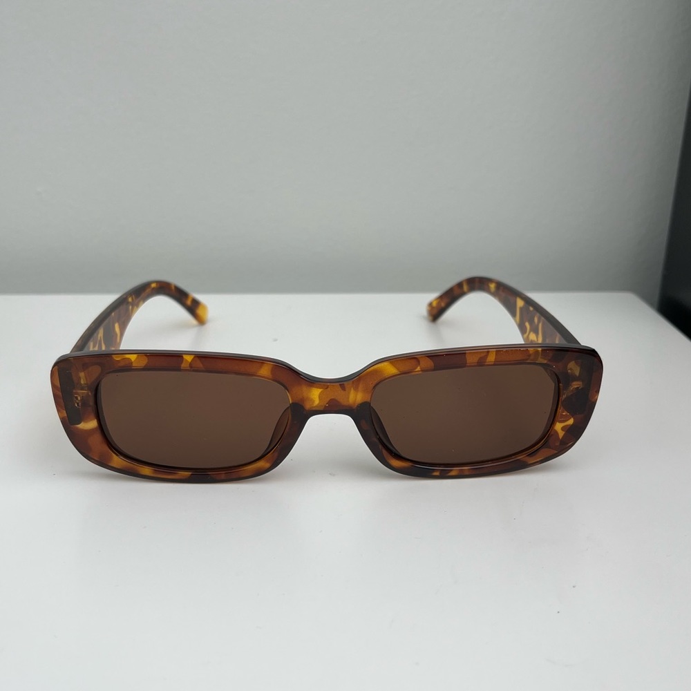 Rectangular Y2K sunglasses in tortoise shell - brand new with case
